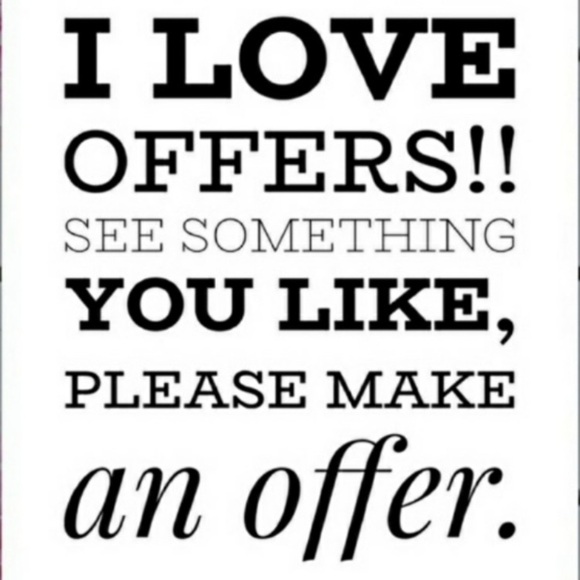 Hi Poshers! DOES IT CATCH YOUR EYE? Don’t be afraid to make an offer! - Picture 1 of 1